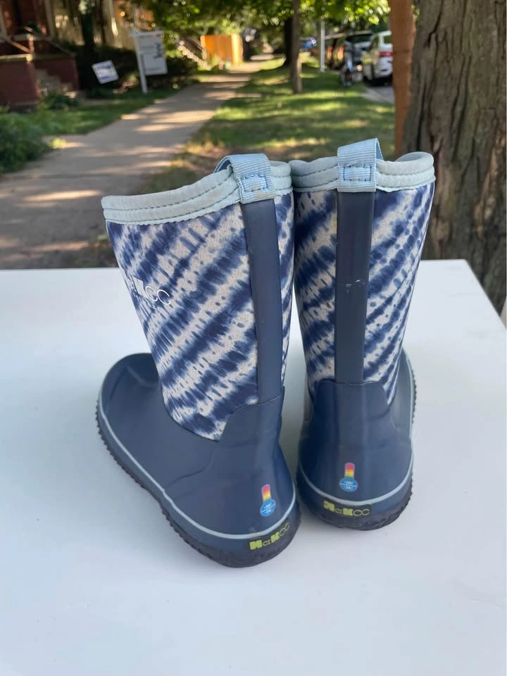 Amazingly warm and waterproof kids boots size 5 - photo 3