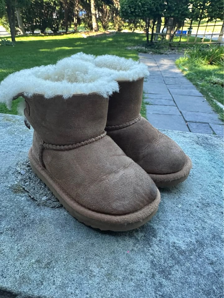 UGG Kids Bailey Bow II Boots – Size 8 - photo 2