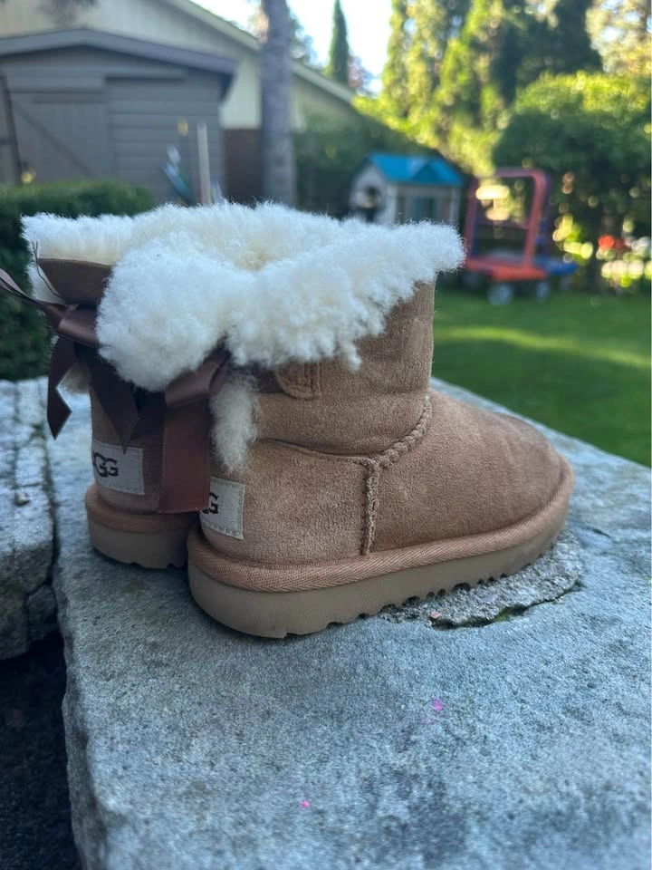 UGG Kids Bailey Bow II Boots – Size 8 - photo 4