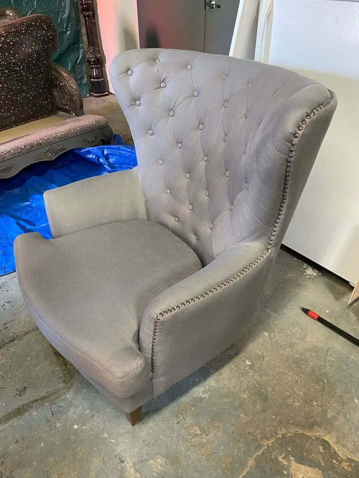 Gray linen wingback chair - photo 2