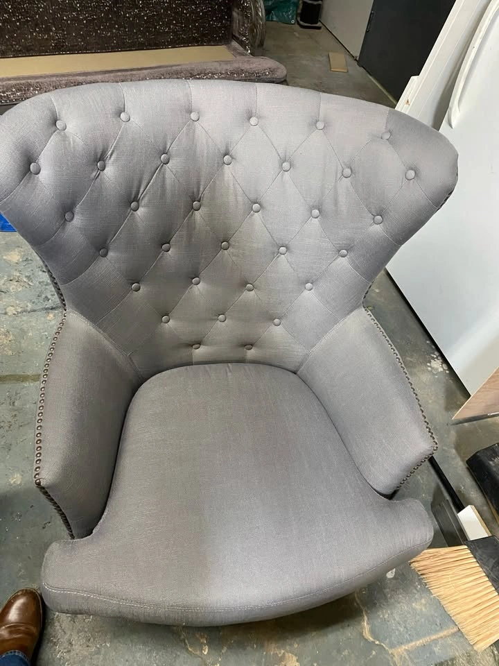 Gray linen wingback chair - photo 3