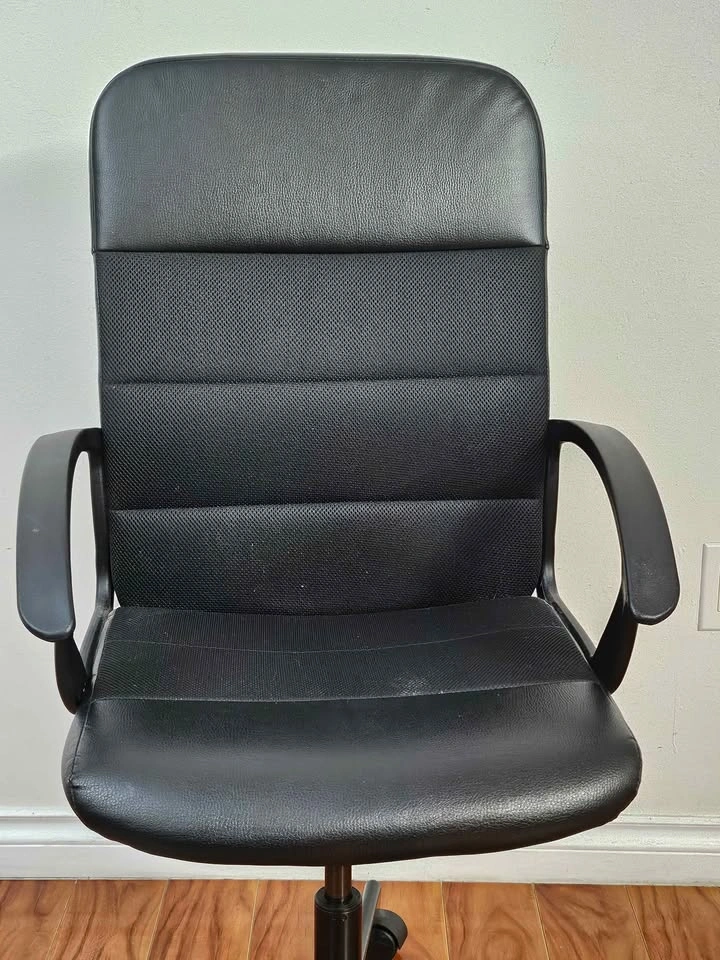 Black High-Back Office Chair - photo 2