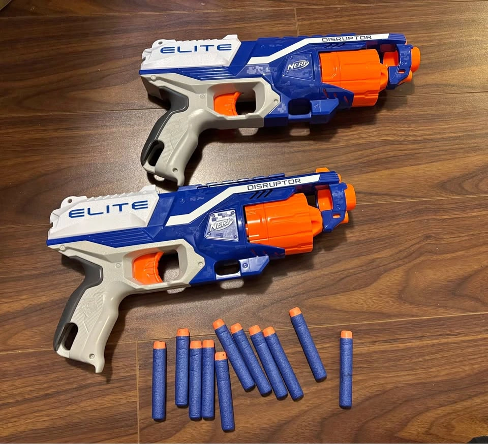 2 Nerf Elite Disruptor Blasters - 12 darts included