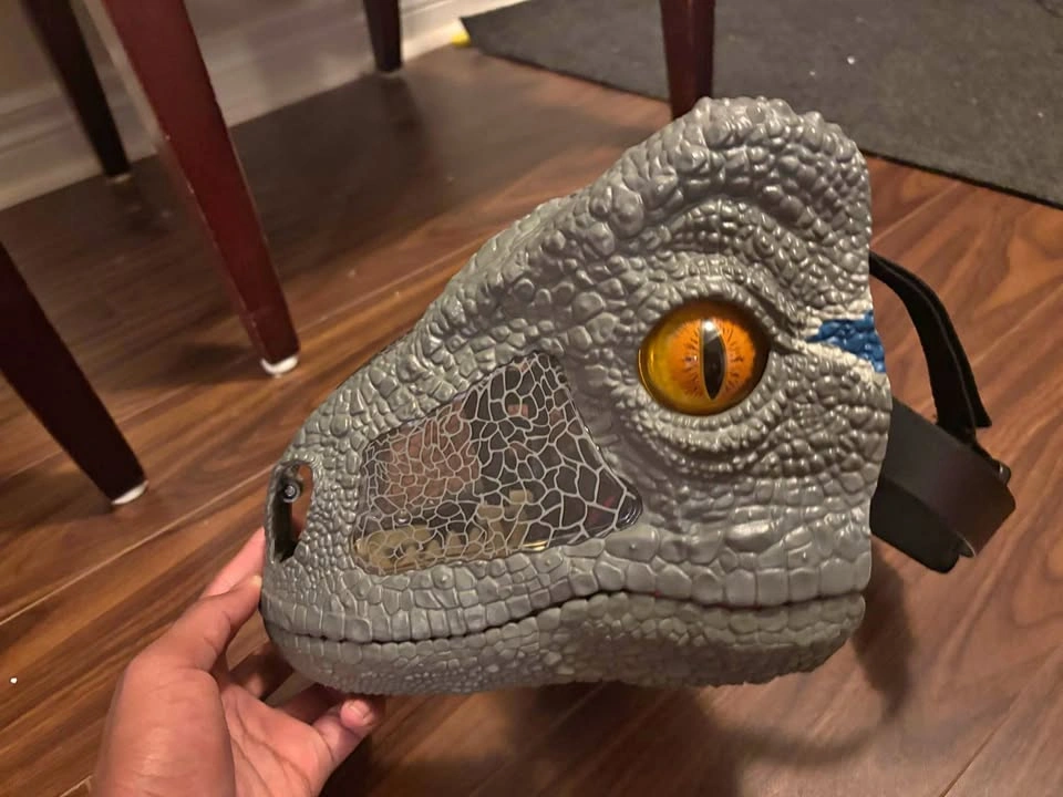 Jurassic World Chomp ‘N Road Velociraptor Blue mask