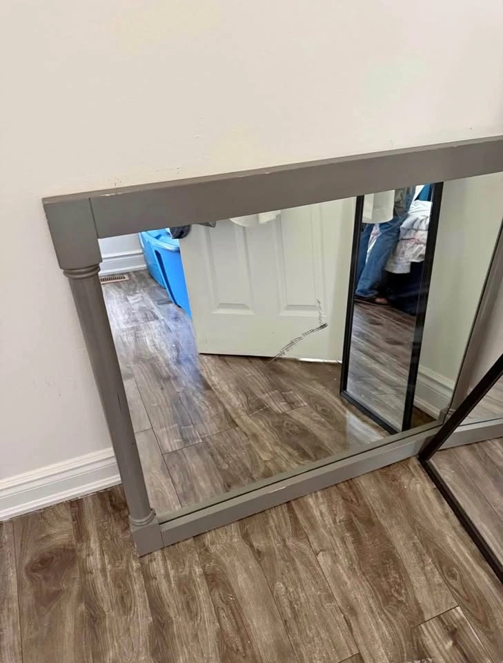 Square shaped mirror