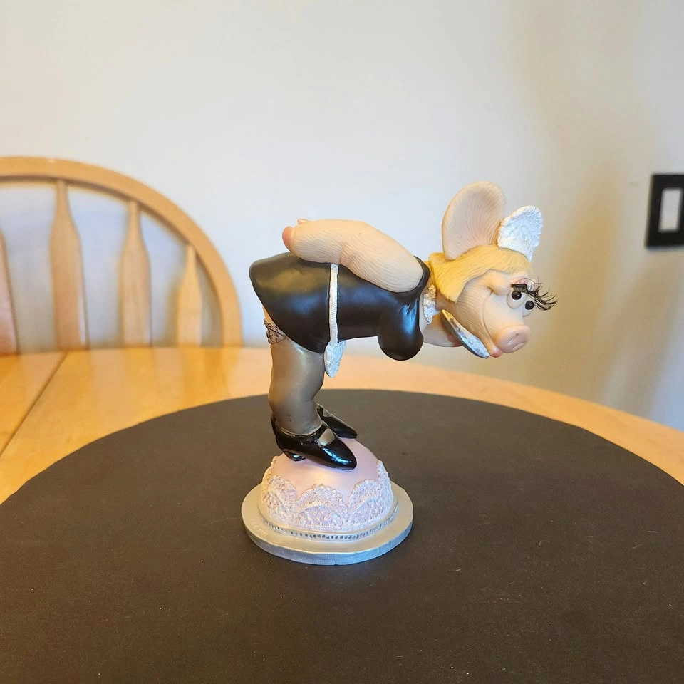 Piggin' Tickle Your Fancy, Vintage Ceramic Decor