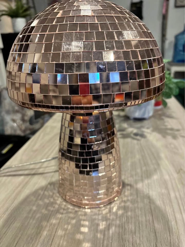 Rose pink mirrored lamp