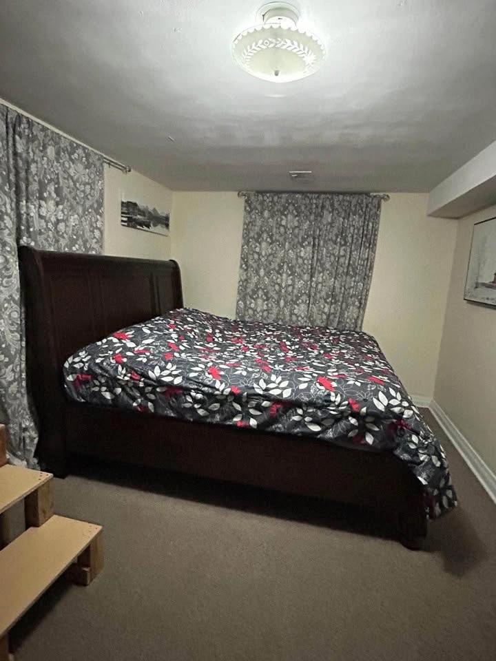 King sized Bedroom Set with Drawer Storage Bed, Dresser, Mirror