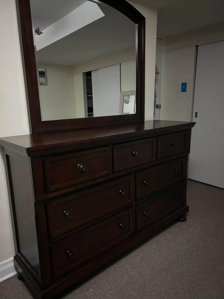 King sized Bedroom Set with Drawer Storage Bed, Dresser, Mirror - photo 2