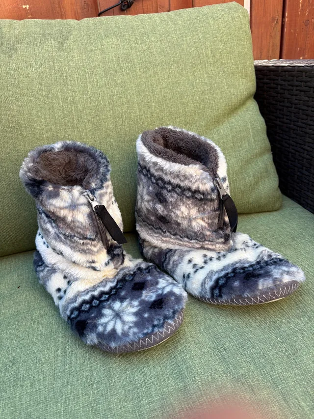 Comfy Indoor Slippers thumbnail