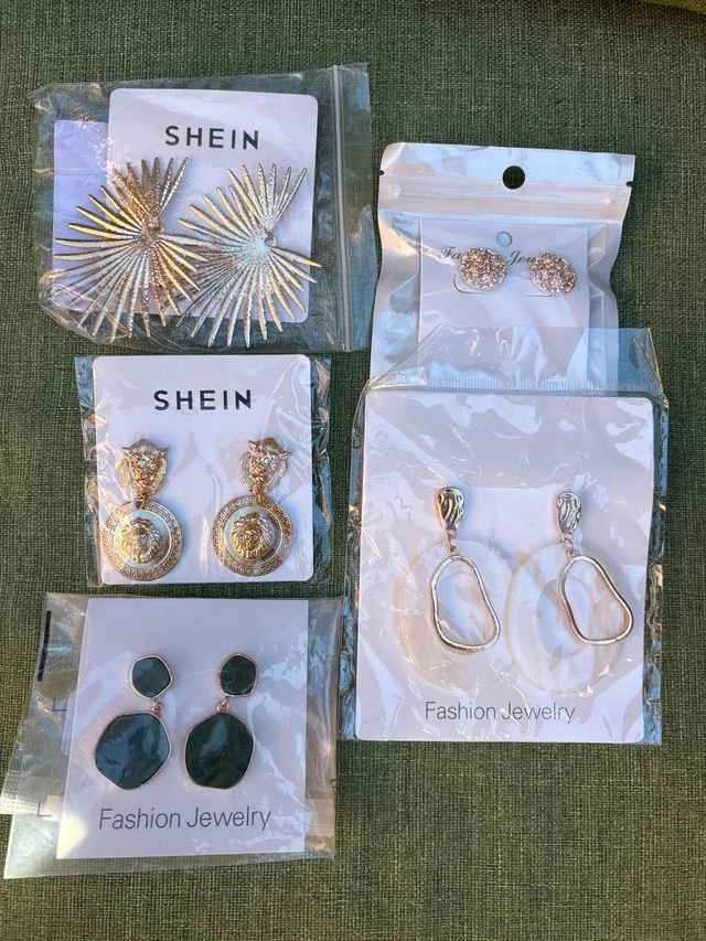Earrings thumbnail