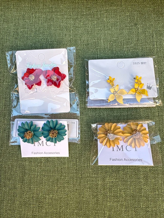 Earrings thumbnail