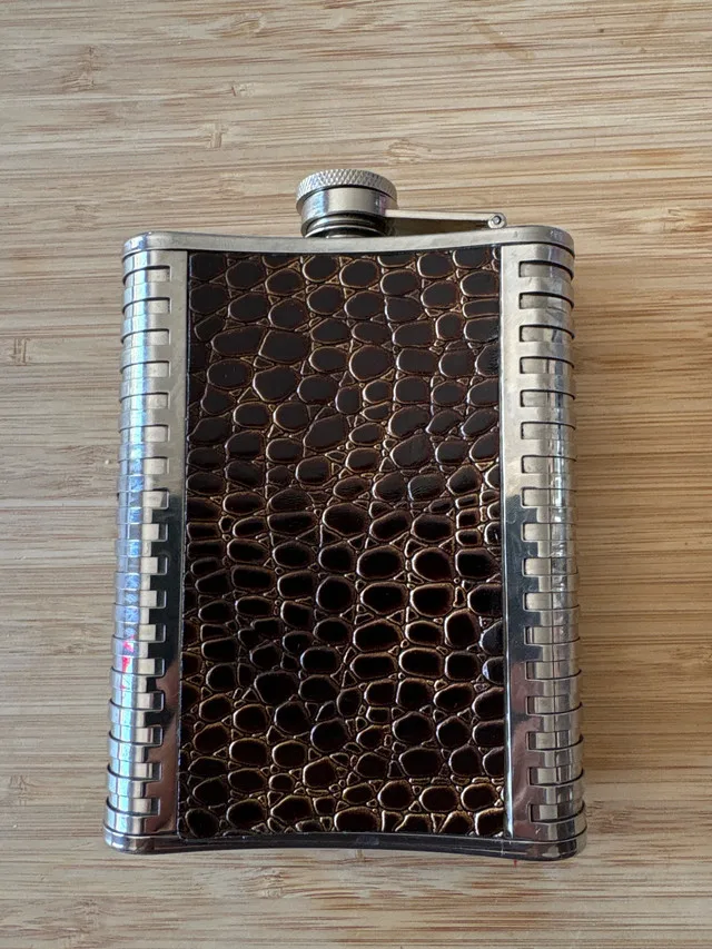 Flask with Soviet Emblem image indicator(2)