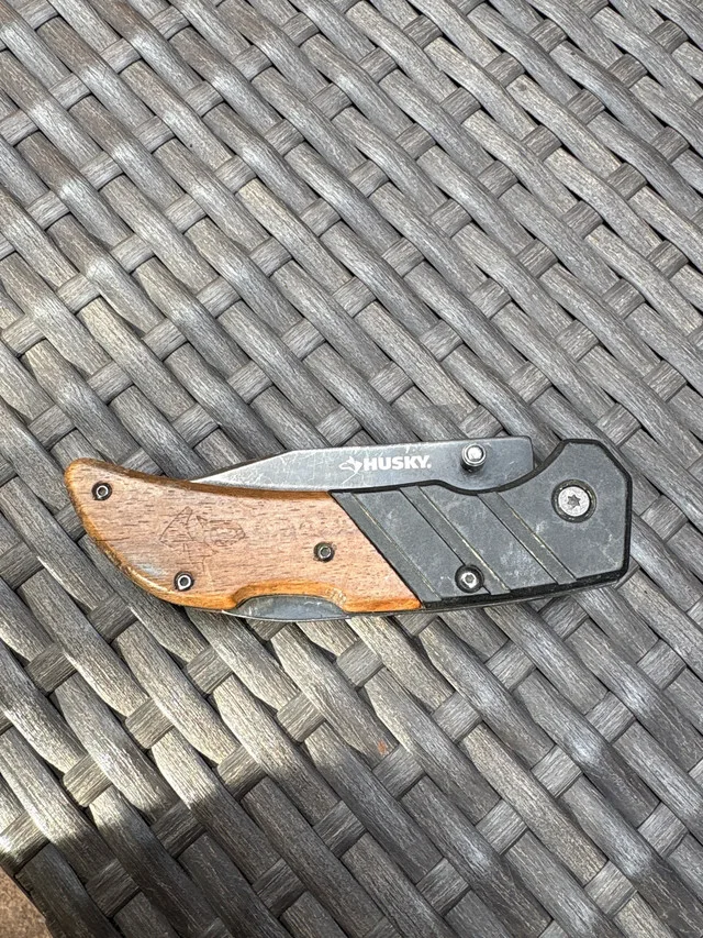 HUSKY Pocket Knife thumbnail