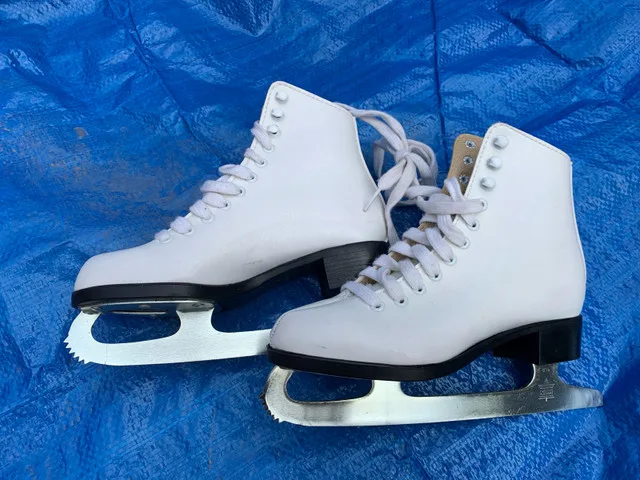 Vintage Girl’s skates. thumbnail