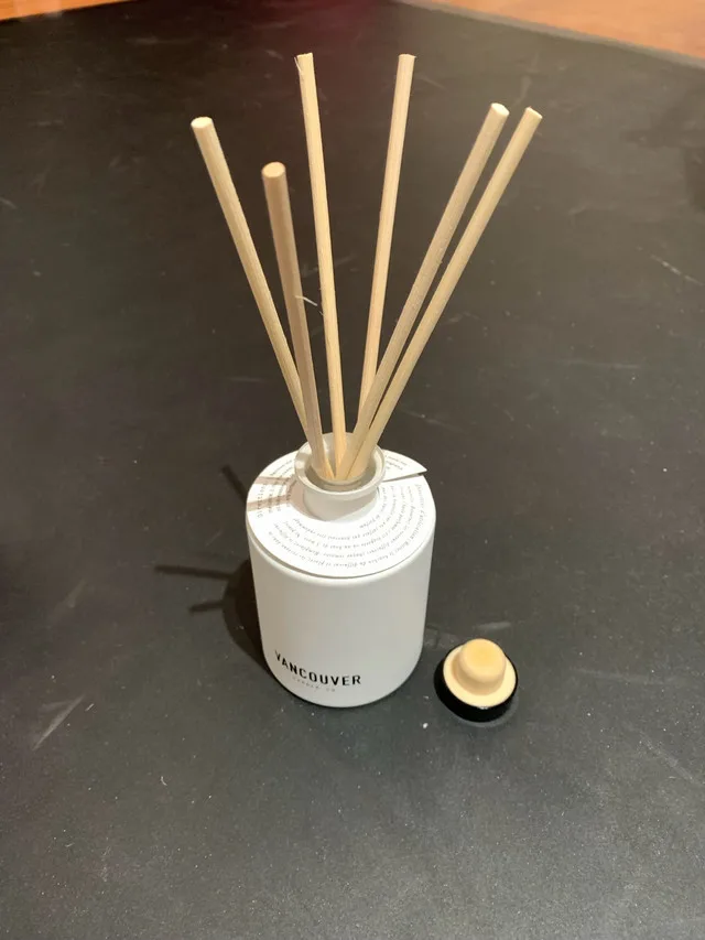 Reed Diffuser Bottles. thumbnail