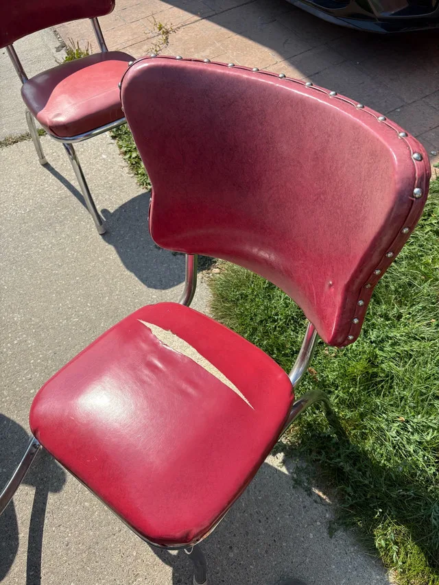 Vintage Diner Table and Chairs image indicator(5)