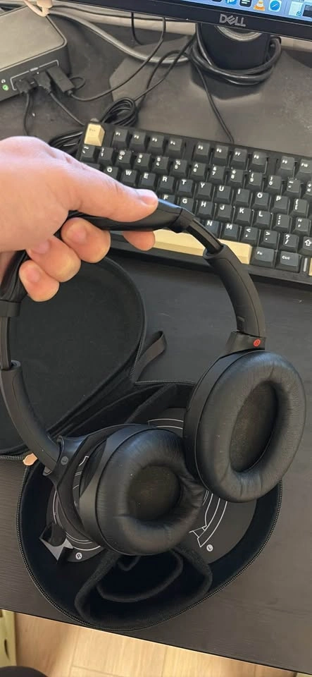 Sony WH-1000XM4 Headphones - photo 3