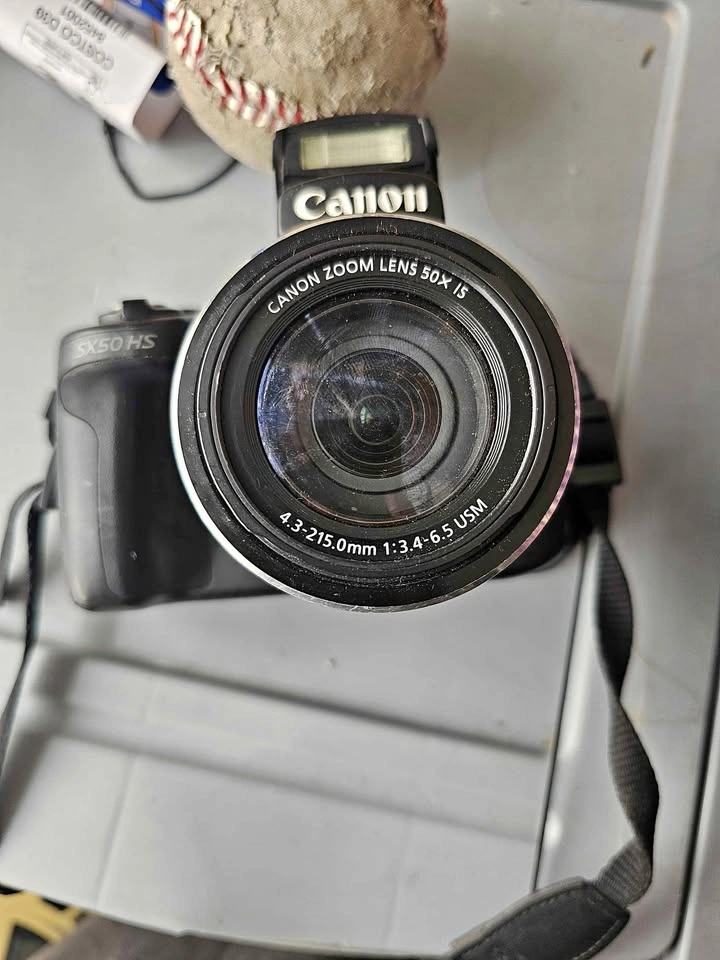 Canon PowerShot SX50 HS (200x Optical Zoom) - FOR PARTS / REPAIR