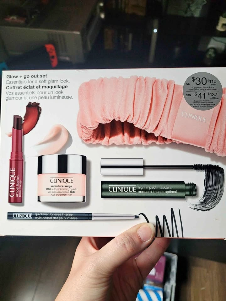 Clinique Glow + Go Out Set