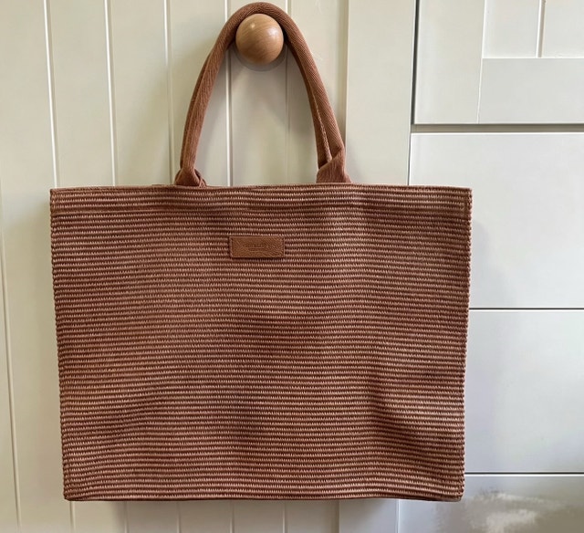 Brand New sealed Burberry woven Tote Authentic - photo 2