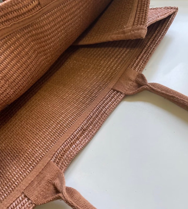 Brand New sealed Burberry woven Tote Authentic - photo 4