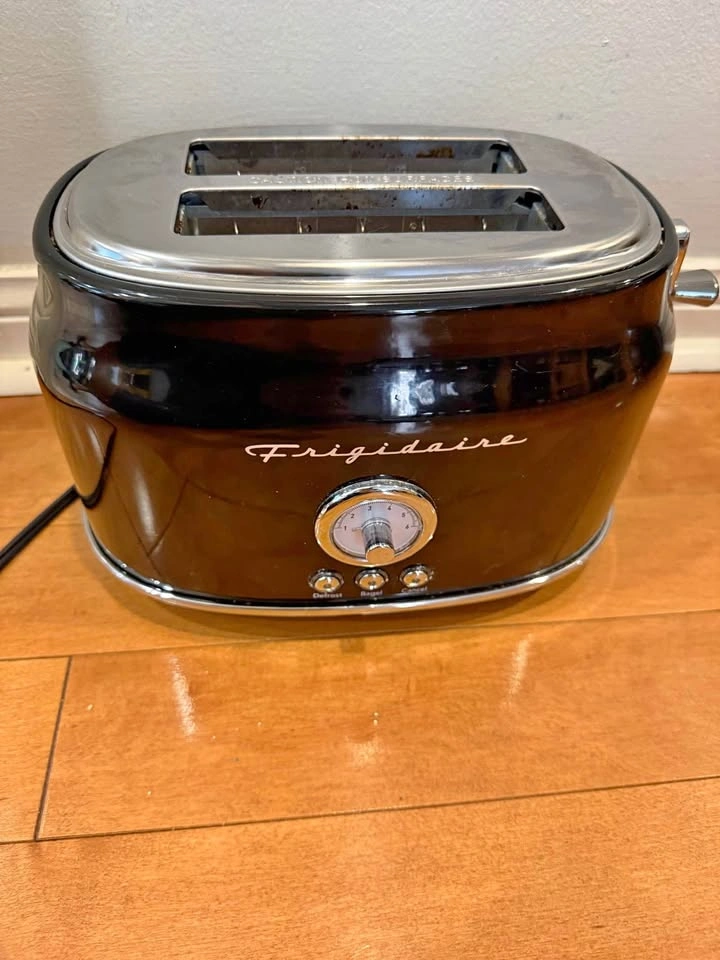 Frigidaire 2-Slice Retro Toaster