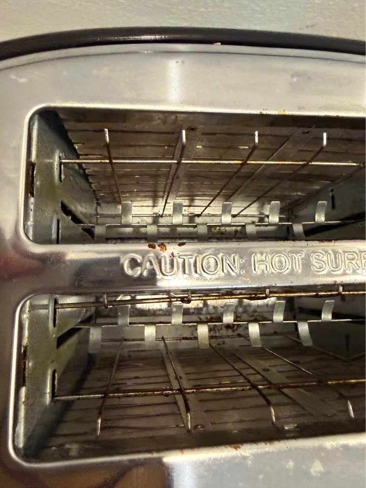 Frigidaire 2-Slice Retro Toaster - photo 4