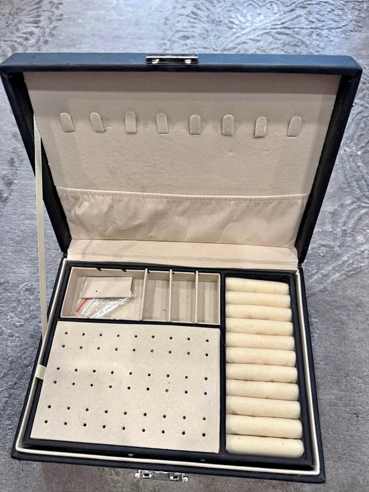 Black Two-Layer Jewelry Organizer Box