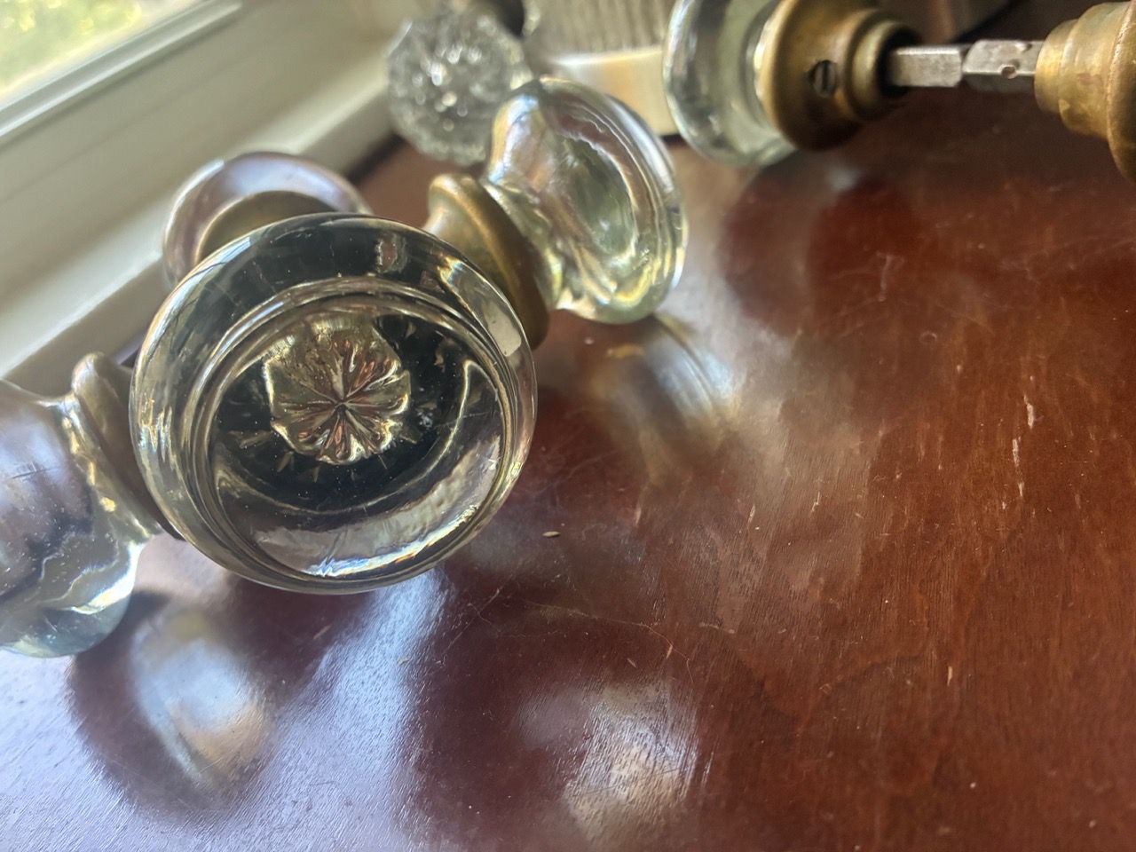ANTIQUE SMOOTH GLASS DOOR KNOB SET