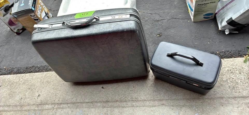 Vintage Hardshell Luggage Set (2-Piece)