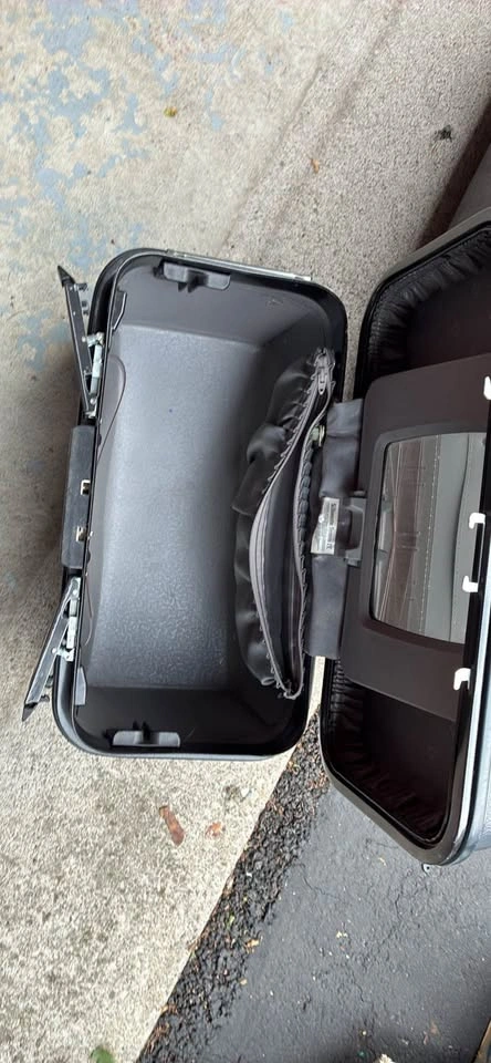 Vintage Hardshell Luggage Set (2-Piece) - photo 4