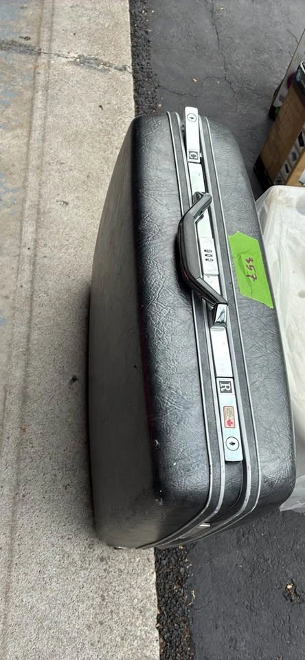 Vintage Hardshell Luggage Set (2-Piece) - photo 5