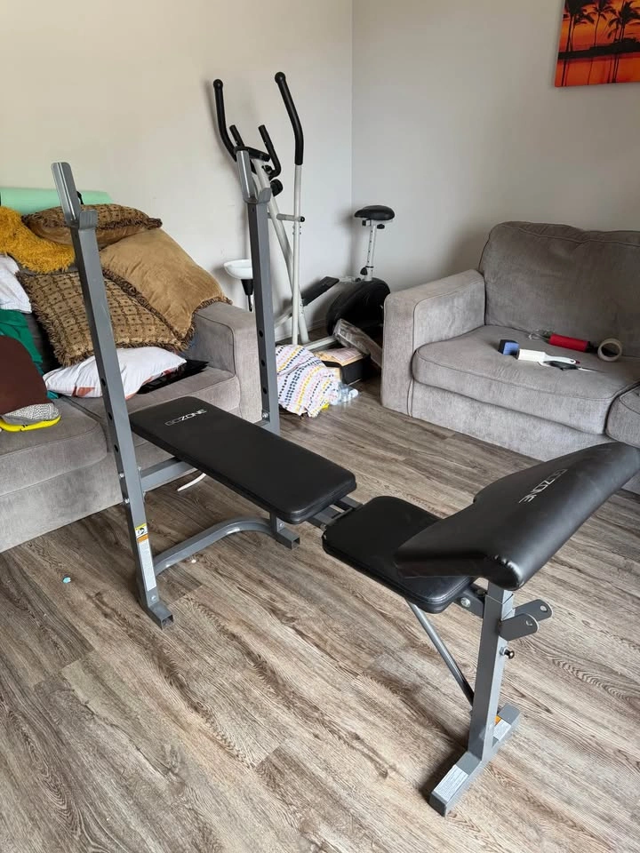 Bench press - photo 2