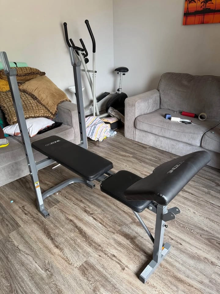 Bench press - photo 3
