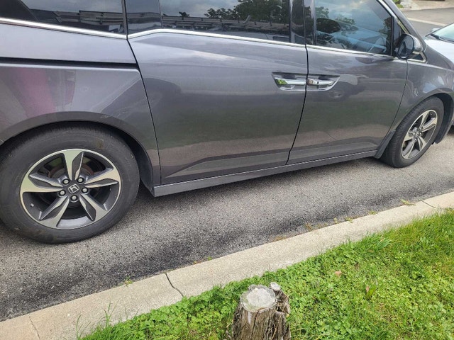 Honda Odyssey OEM Rims and All-Season Tires - photo 2
