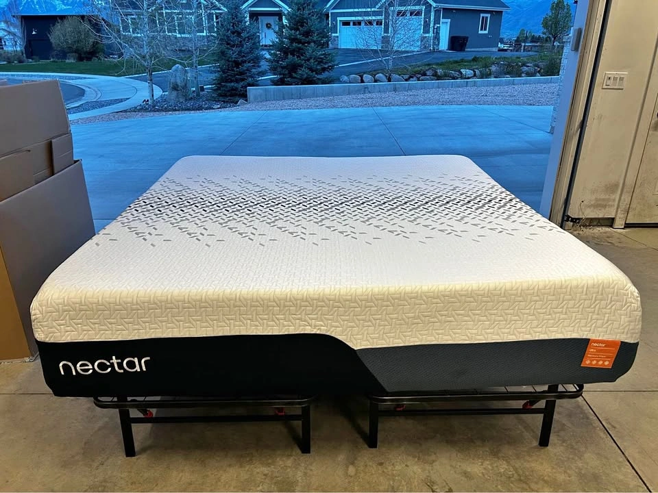Nectar Ultra Memory Foam King Mattress, Practically new