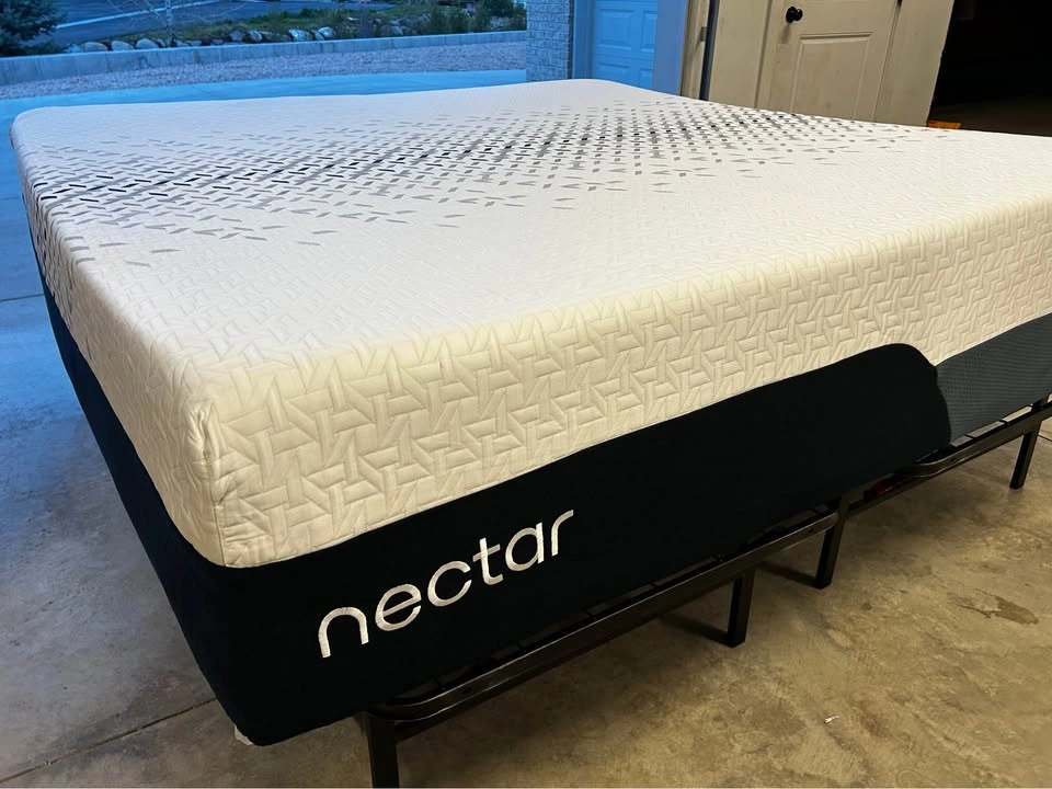Nectar Ultra Memory Foam King Mattress, Practically new - photo 2