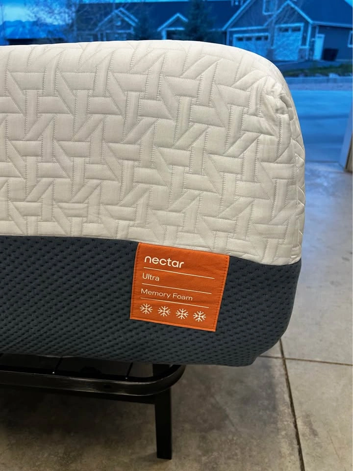 Nectar Ultra Memory Foam King Mattress, Practically new - photo 4