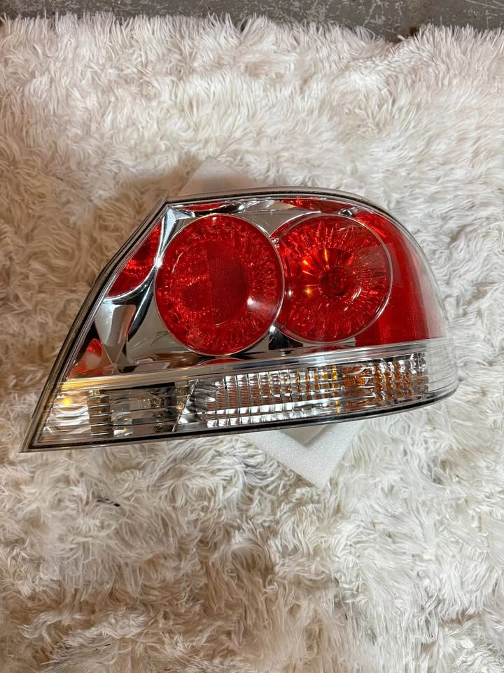 04-07 Mitsubishi Lancer Right Passenger RH Side Tail Light OEM