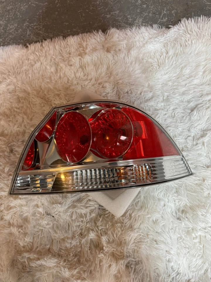 04-07 Mitsubishi Lancer Right Passenger RH Side Tail Light OEM - photo 2