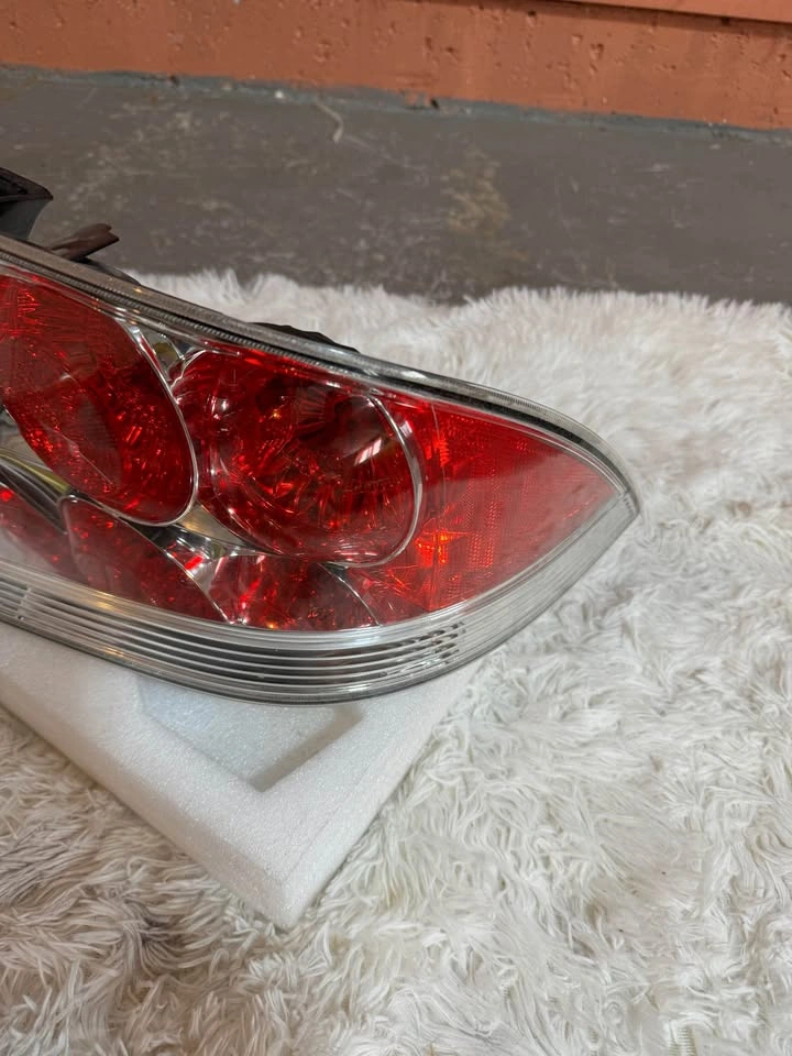 04-07 Mitsubishi Lancer Right Passenger RH Side Tail Light OEM - photo 4