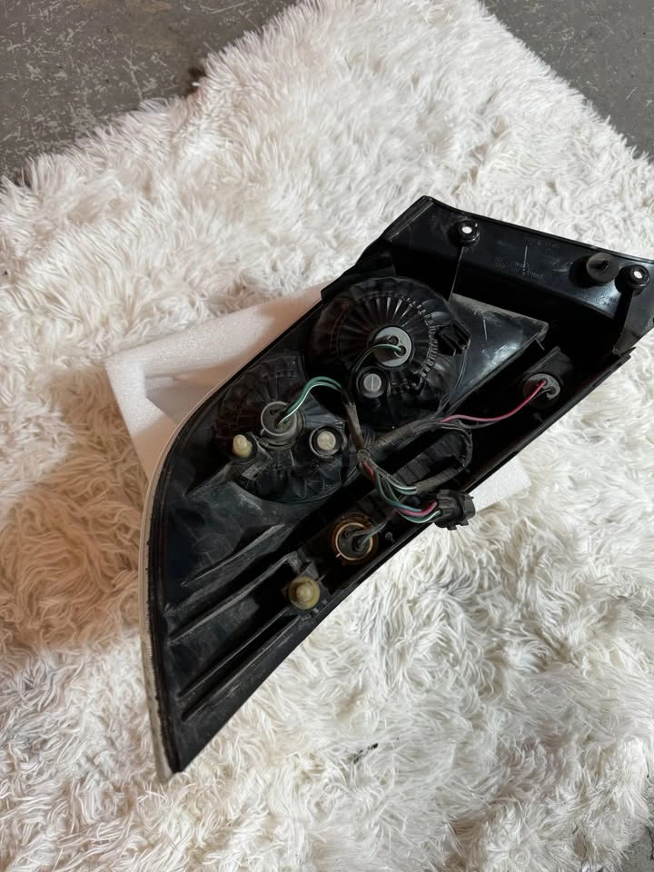 04-07 Mitsubishi Lancer Right Passenger RH Side Tail Light OEM - photo 5