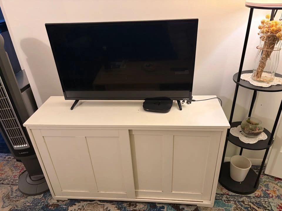 VIZIO Smart TV + White Sliding Door Media Console - photo 2