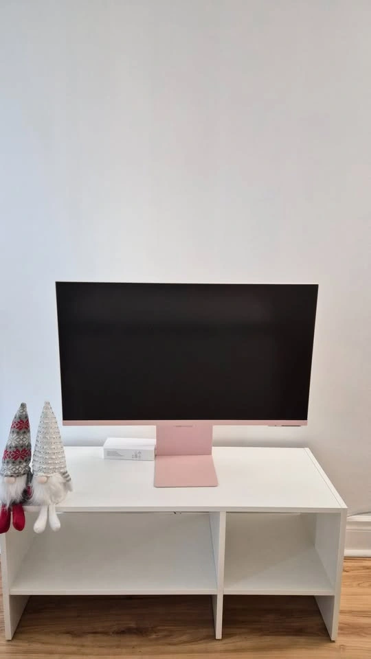 Samsung 32" 4K Smart M8 Monitor - Sunset Pink - photo 2