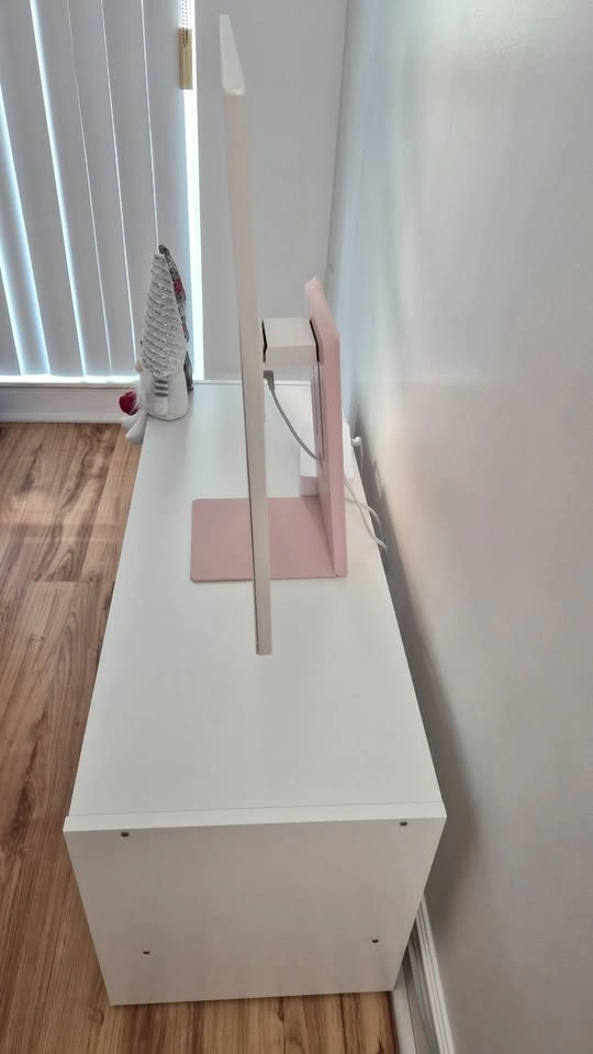 Samsung 32" 4K Smart M8 Monitor - Sunset Pink - photo 3