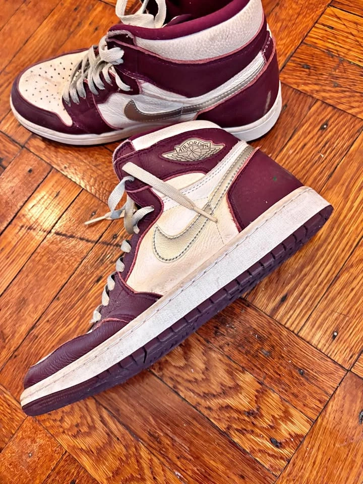 Nike Air Jordan 1 Retro High OG Bordeaux