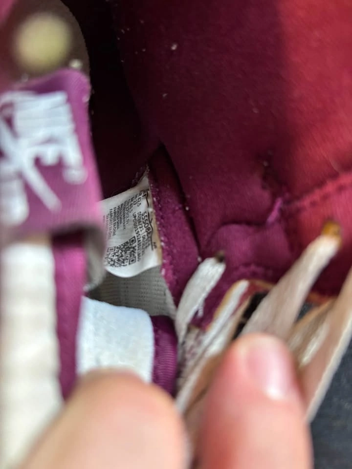 Nike Air Jordan 1 Retro High OG Bordeaux - photo 3