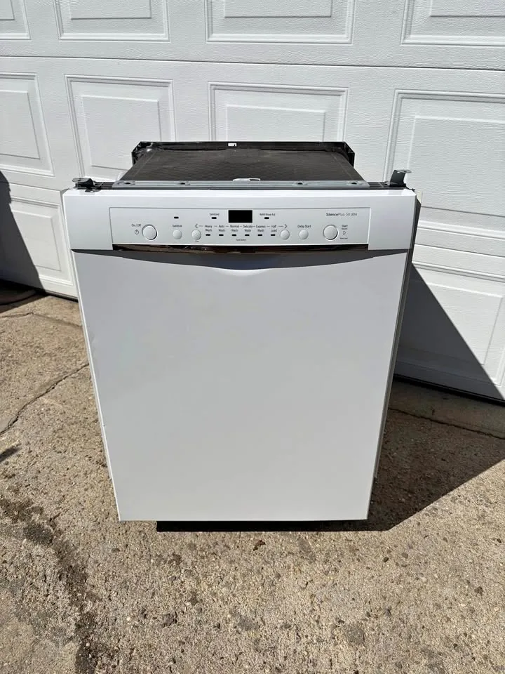 Bosch Dishwasher 24" thumbnail