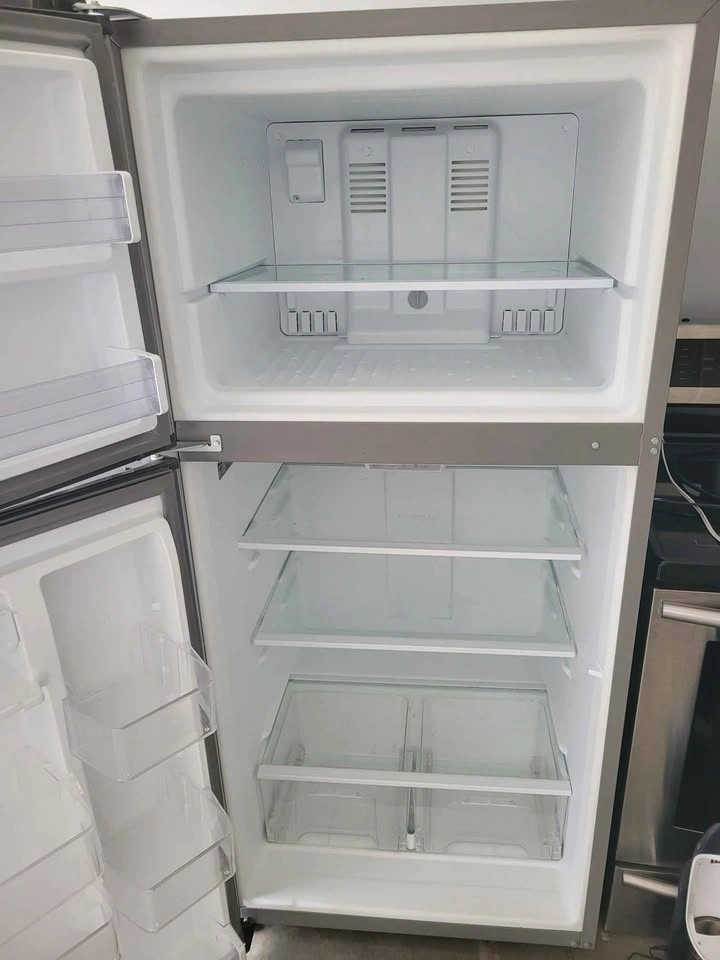Whirlpool top freezer - photo 2